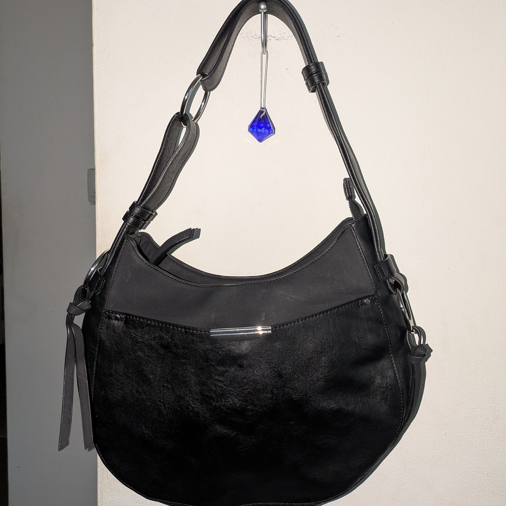 Elegant Black Leather Shoulder Bag